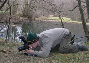 Juan realizando fotograf&iacute;as de campo